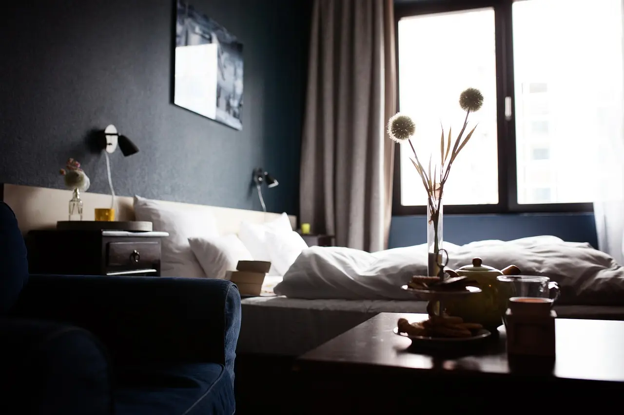 Sådan vælger du profiltøj til hotel- og ferieservice: komfort, design og holdbarhed